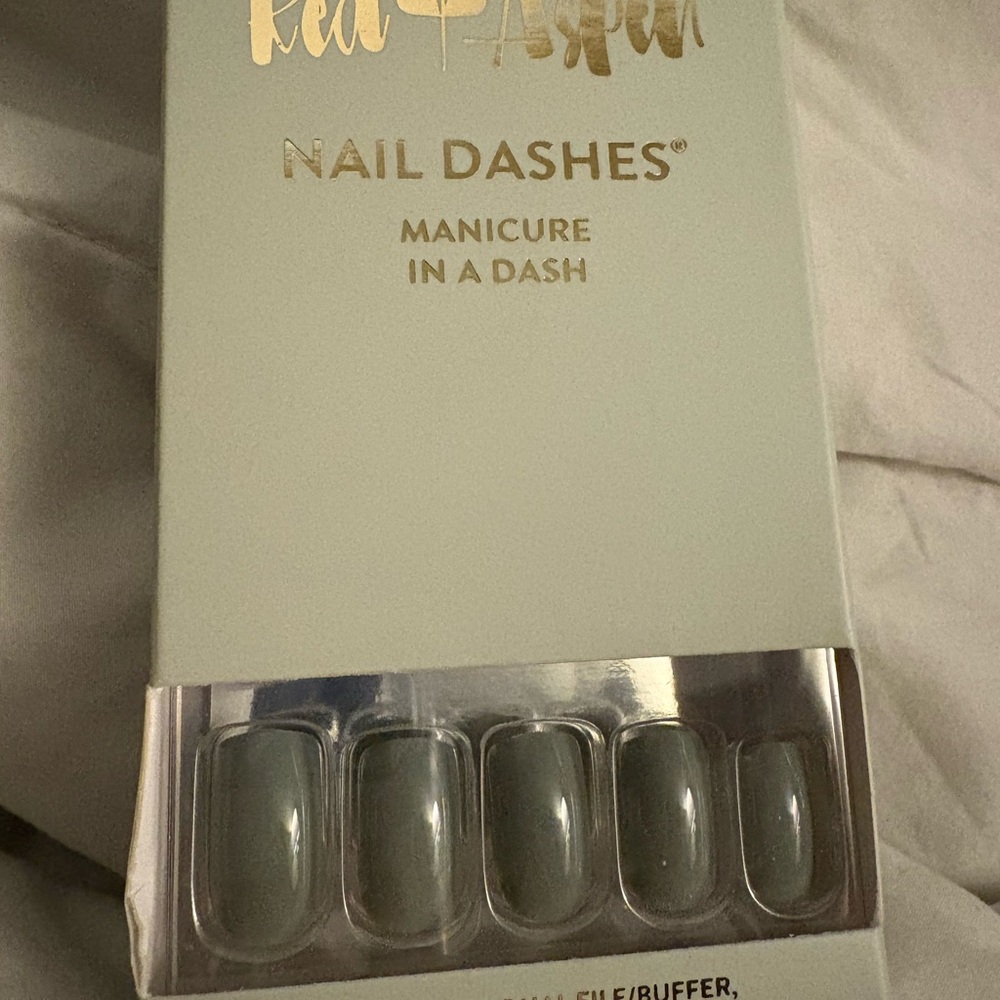 Red Aspen Nail Dashes - Elegant Gray Press-On Nails